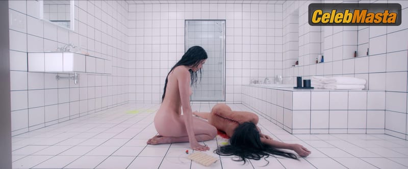 Photo Gallery: Margaret Qualley in The Substance photo 2