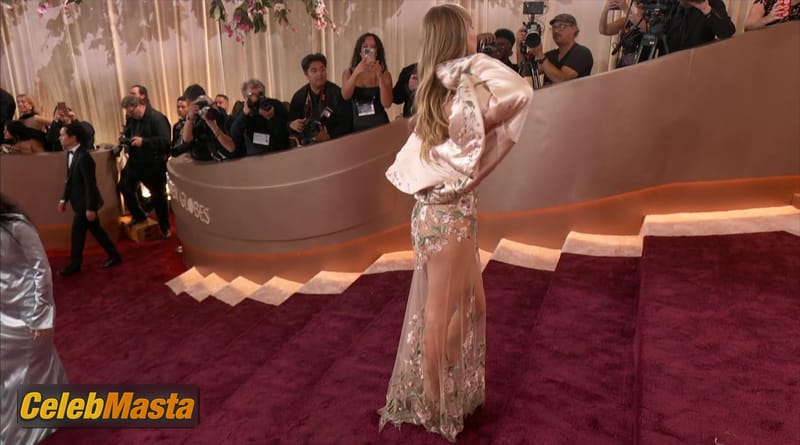 Photo Gallery: Jennifer Lawrence in The Golden Globe Awards photo 2