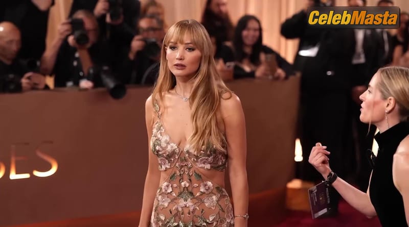 Photo Gallery: Jennifer Lawrence in The Golden Globe Awards photo 3