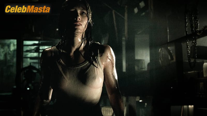 Jessica Biel Pics from the Set of The Texas Chainsaw Massacre photo 3