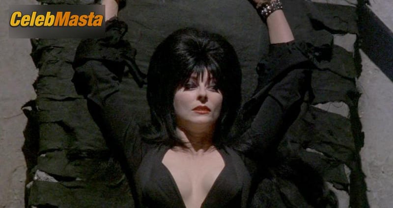 Elvira Photo Set: Haunted Hills photo 3
