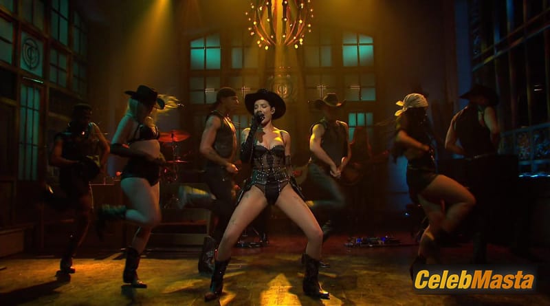 Halsey Photo Gallery from Saturday Night Live photo 2