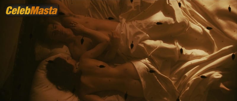 Hilary Swank Photo Gallery from The Black Dahlia photo 2