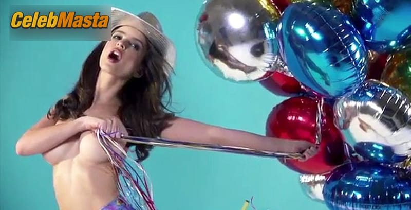 Emily Ratajkowski Photo Gallery from Behind-the-scenes Video Shoot For Gq Turkey photo 4