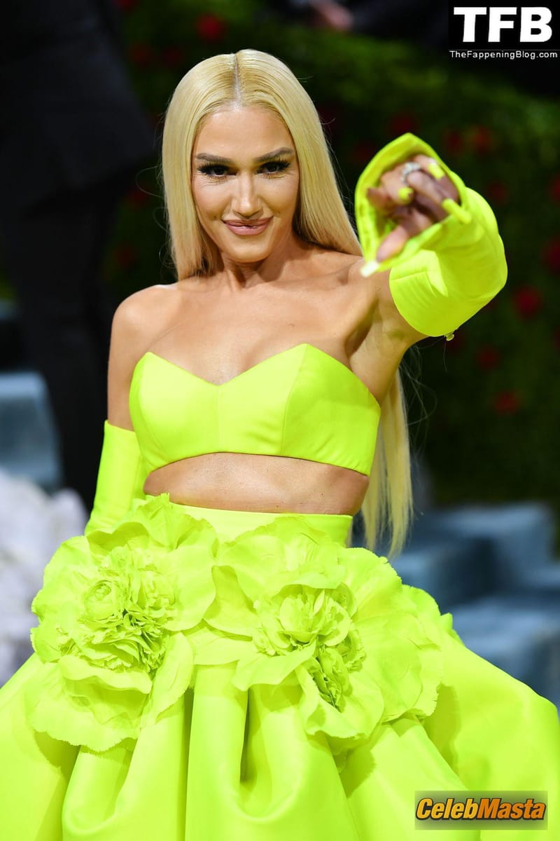Gwen Stefani Photo Set: Sexy Seen Showcasing Her Stunning Figure At The Met Gala photo 3