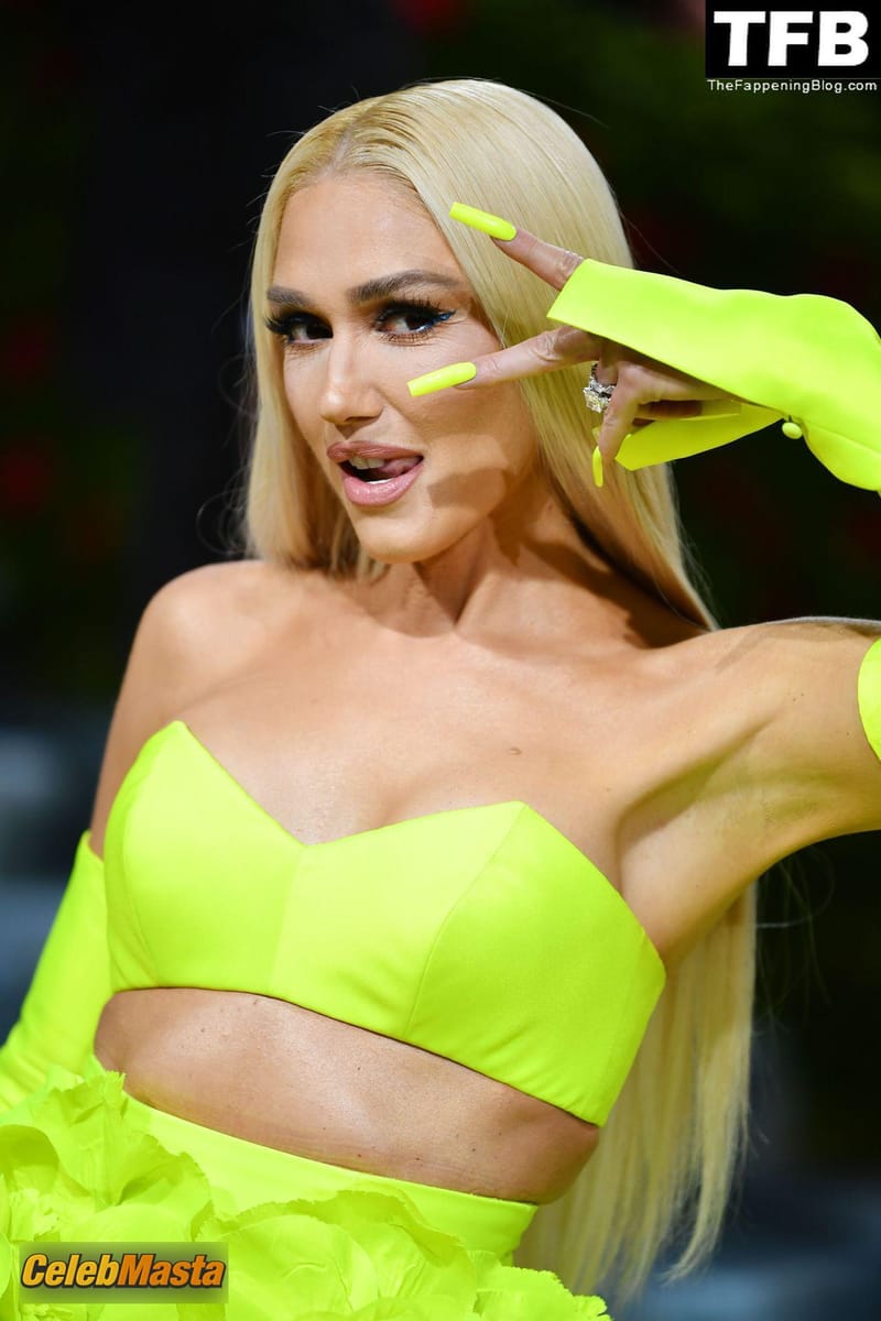 Gwen Stefani Photo Set: Sexy Seen Showcasing Her Stunning Figure At The Met Gala photo 4