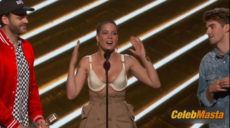 Halsey Photo Gallery from The Billboard Music Awards photo 2