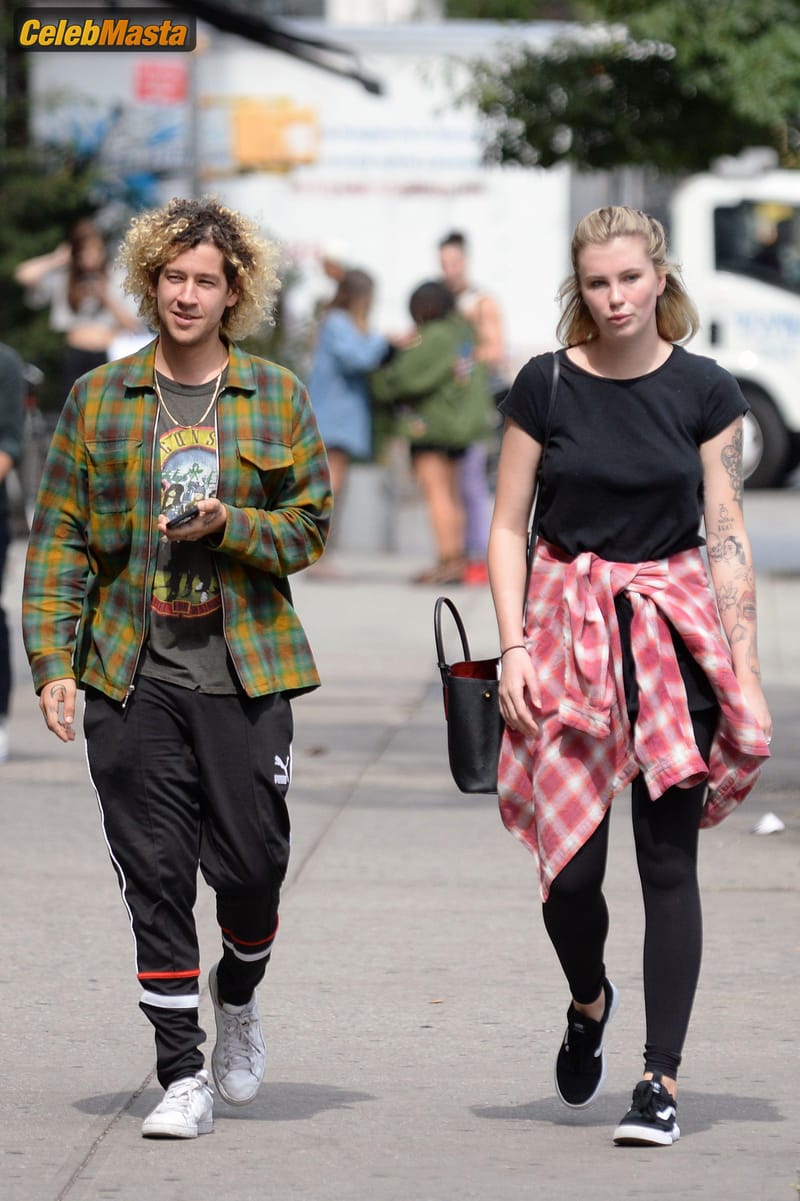 Photo Gallery: Ireland Baldwin Braless In New York photo 3