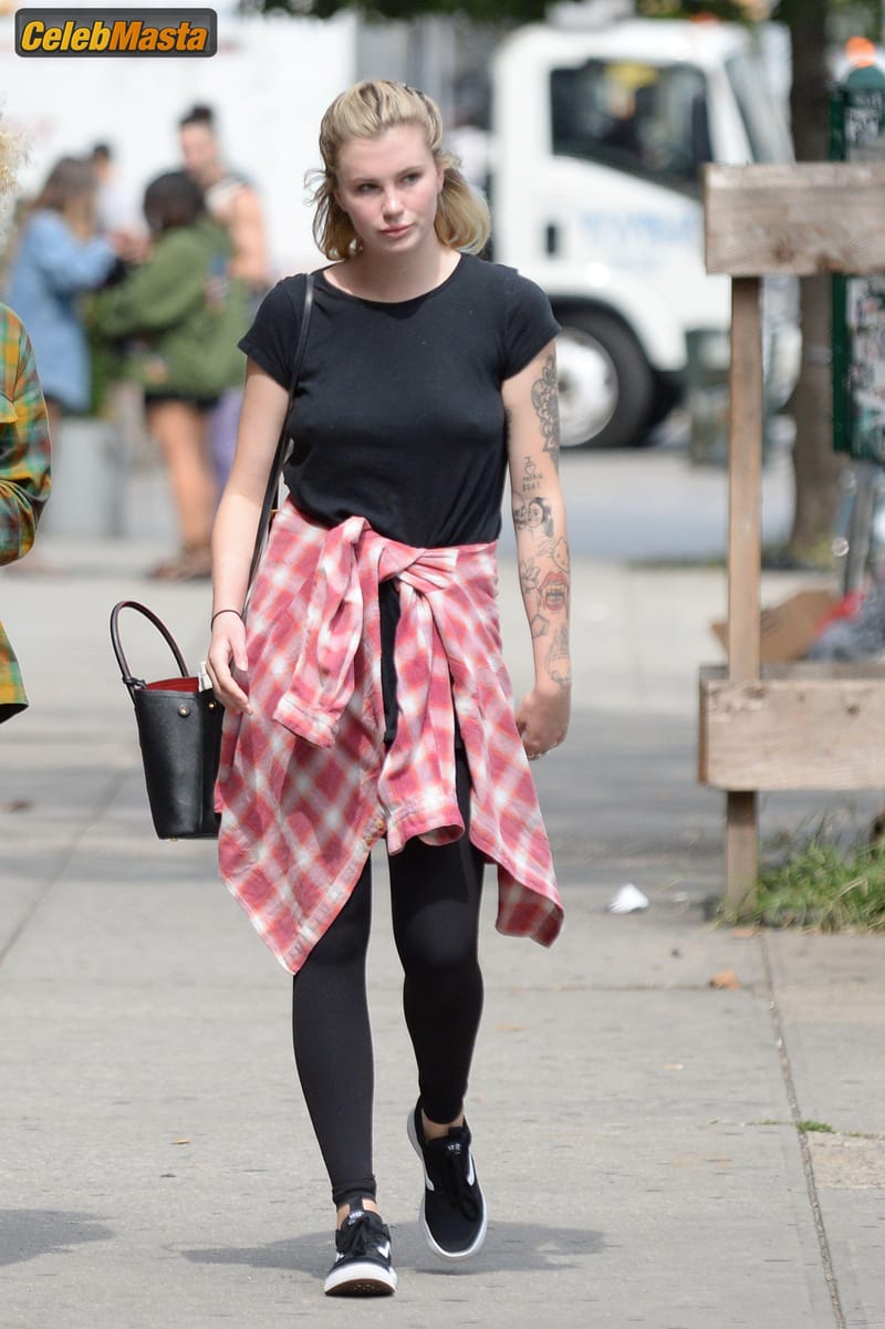 Photo Gallery: Ireland Baldwin Braless In New York photo 4