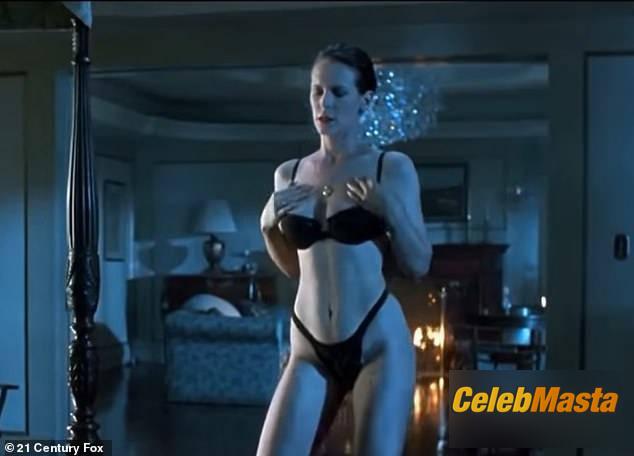 Jamie Lee Curtis Photo Collection from True Lies photo 3