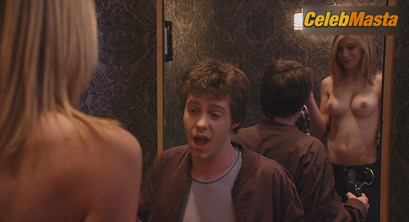 Jennifer Holland Photo Collection from American Pie Presents The Book Of Love photo 2