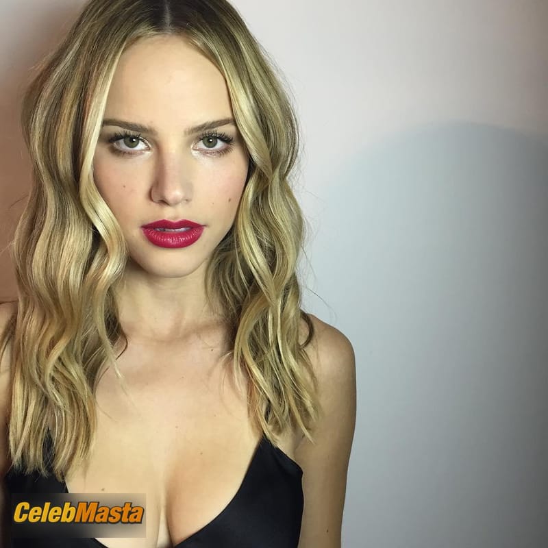 Halston Sage Photo Gallery: Cleavage photo 1