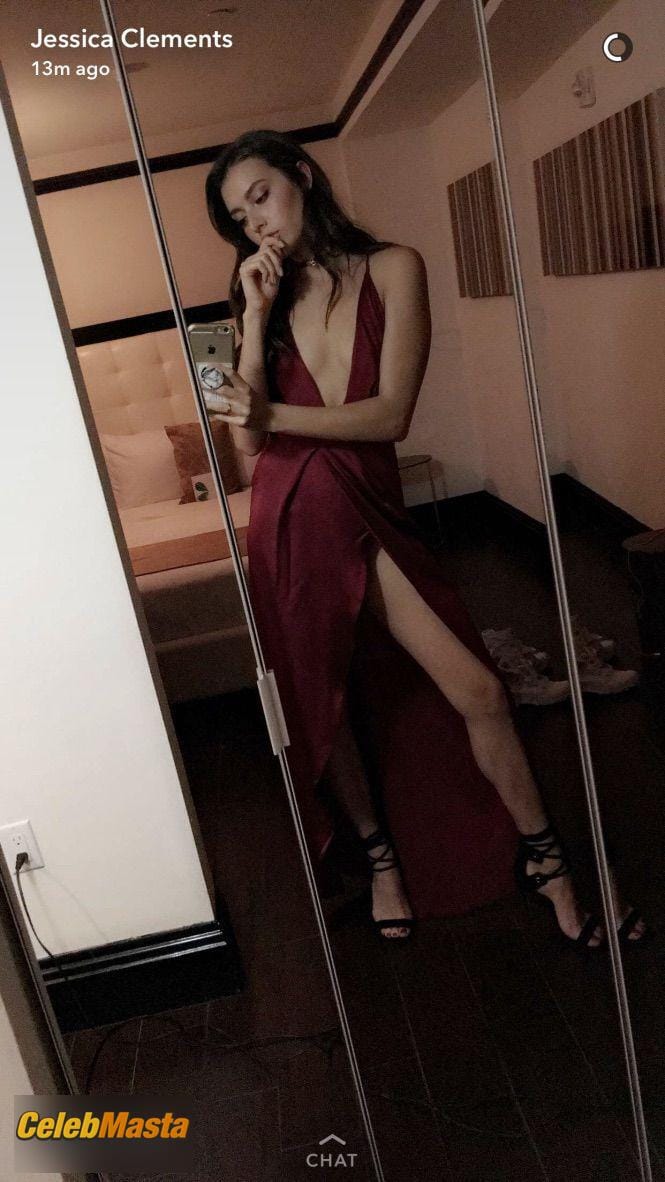 Jessica Clements Photo Set: At The ‘nu Muses 2017’ Exhibition In Miami photo 4