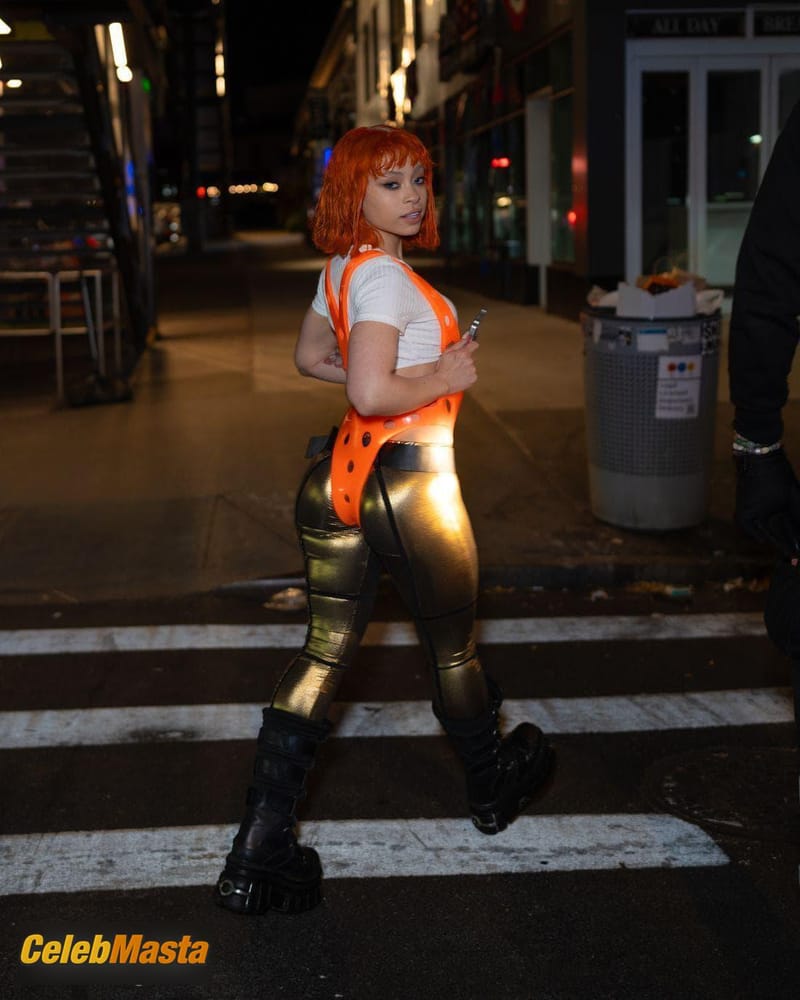Ice Spice Pics: Sexy Sizzles In A Slutty Leeloo Costume photo 2