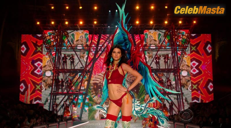 Kendall Jenner Scene Photos Gallery from The Victoria’s Secret Fashion Show 2016 photo 4