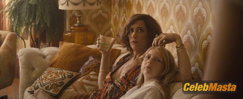 Kristen Wiig Scene Photos Gallery from The Diary Of A Teenage Girl photo 1