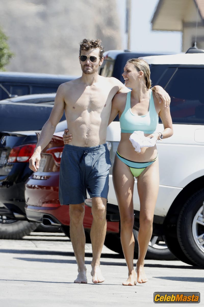 Kelly Rohrbach Photo Set: Takes Her Boyfriend Steuart Walton For A Run On The Beach photo 2