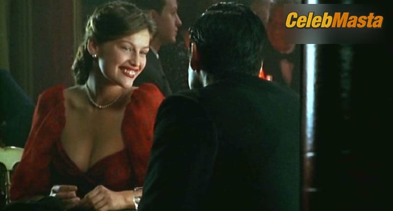 Photo Gallery: Laetitia Casta in La Bicyclette Bleue photo 4