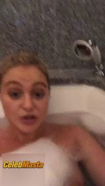 Iskra Lawrence Gallery: Flashes Boob In The Bathroom While She Was Live On Instagram photo 2