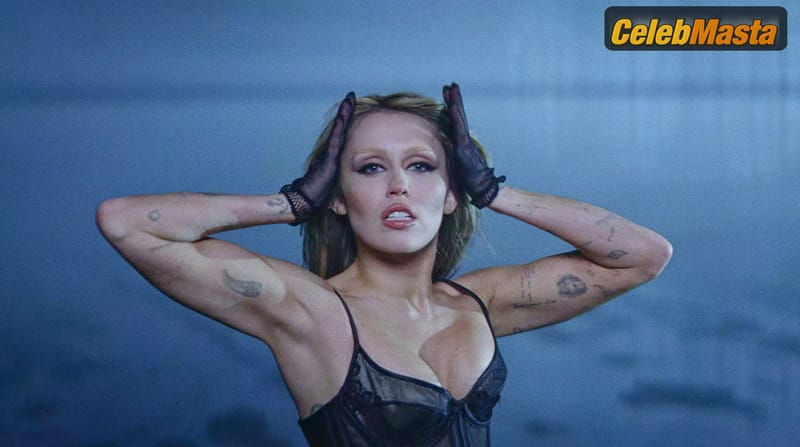 Miley Cyrus Photo Gallery: Something Beautiful photo 4