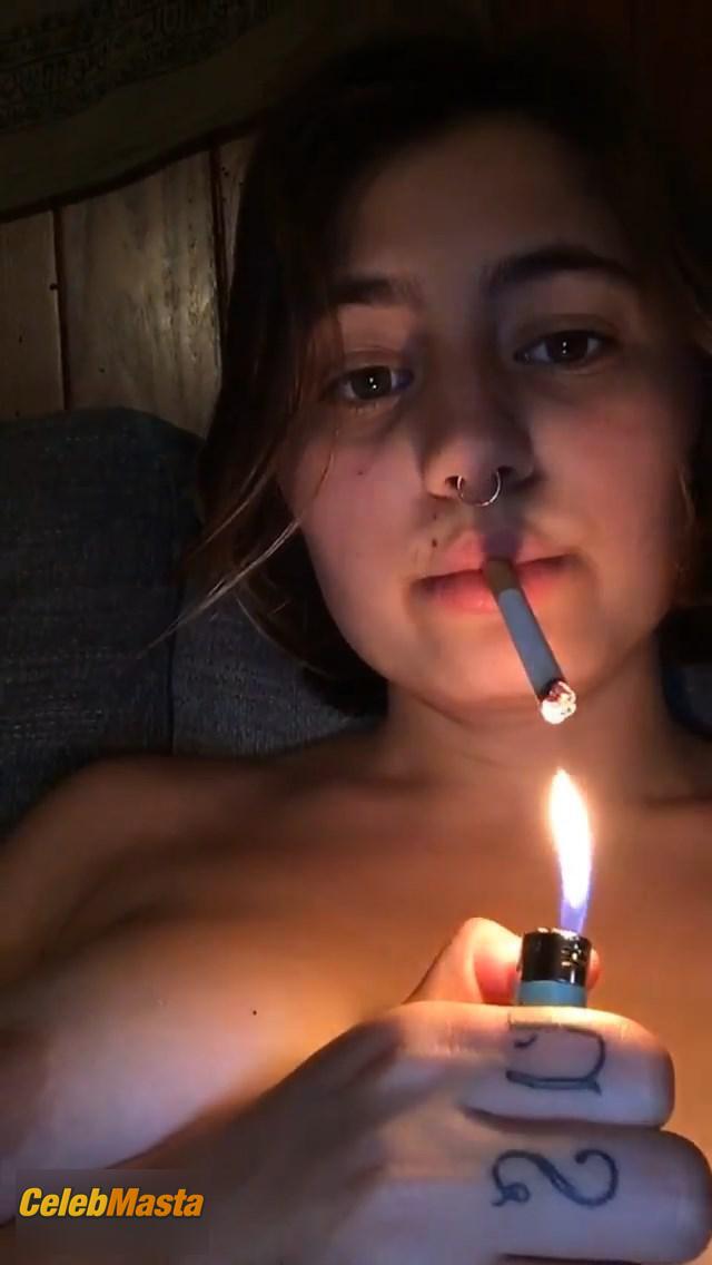 Lia Marie Johnson Pics: Nip Slip During Live Stream On Instagram photo 1