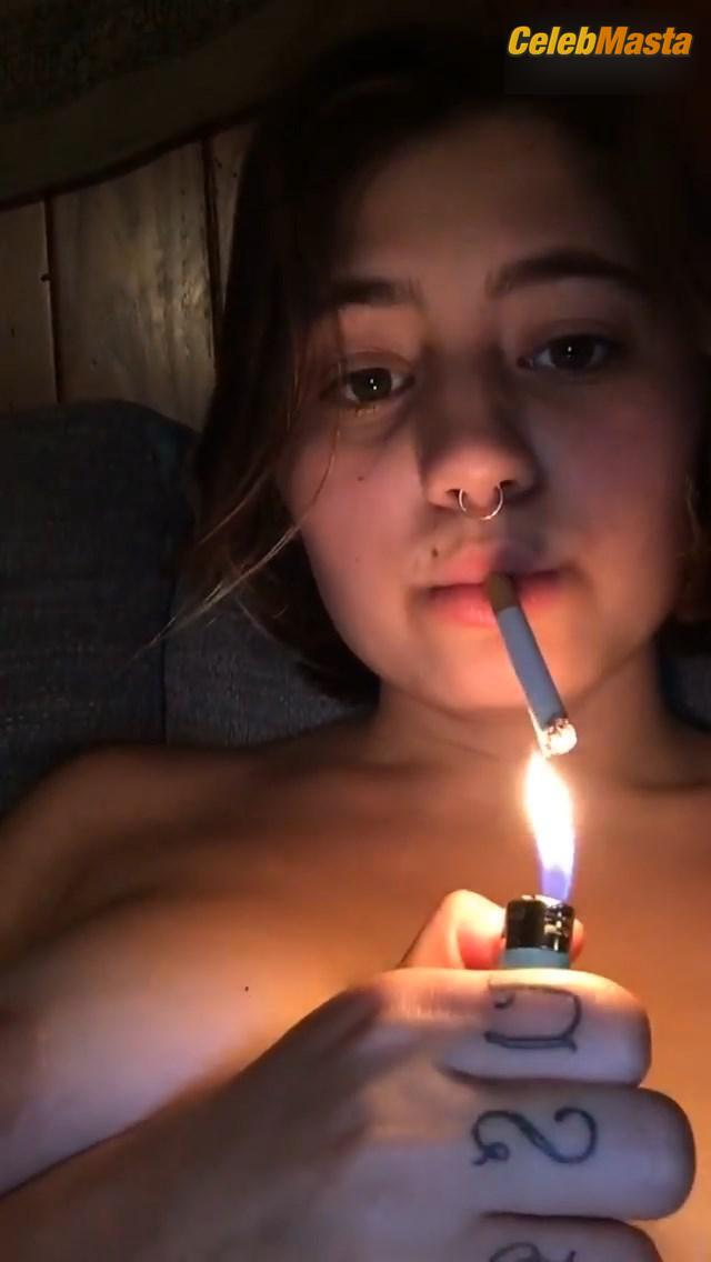 Lia Marie Johnson Pics: Nip Slip During Live Stream On Instagram photo 3
