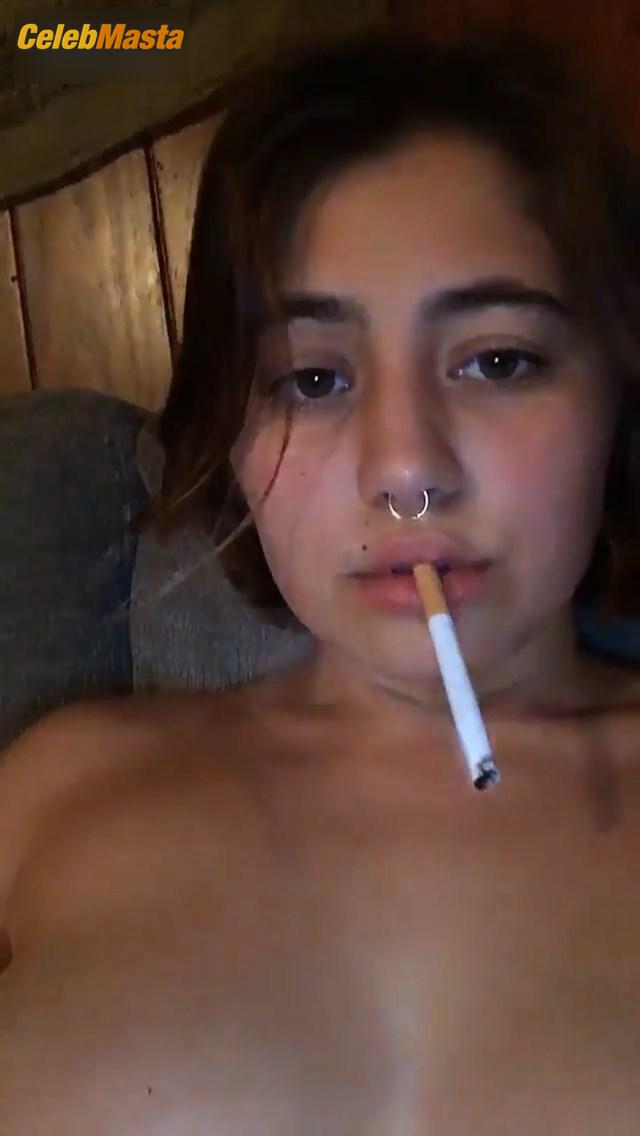 Lia Marie Johnson Pics: Nip Slip During Live Stream On Instagram photo 4
