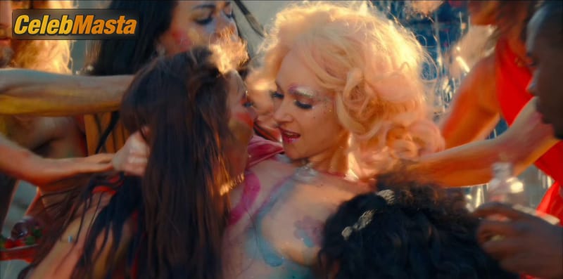 Juno Temple Photo Gallery from Little Birds photo 3