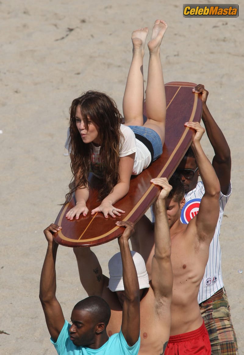 Miley Cyrus Photo Gallery from Beach Babes photo 3