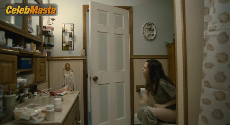 Kristen Wiig Photos from Girl Most Likely photo 2