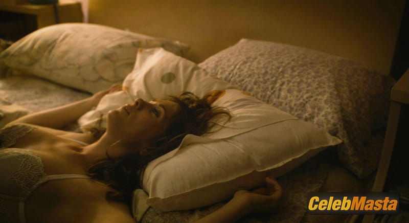 Kristen Wiig Photos from Girl Most Likely photo 3