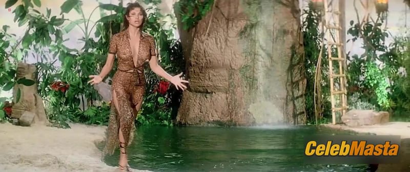 Raquel Welch Scene Photos Gallery from L’animal photo 4