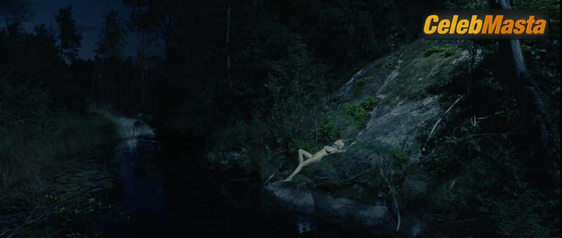 Kirsten Dunst Scene Photos Gallery from Melancholia photo 2
