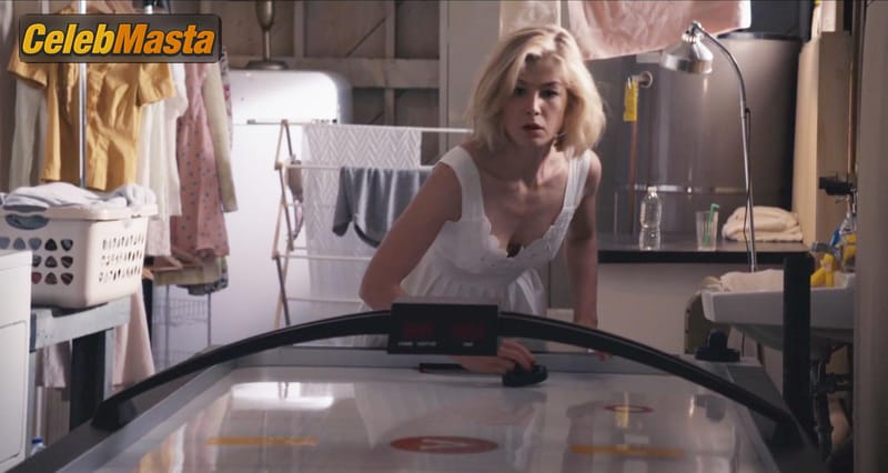 Rosamund Pike Photo Gallery from Return To Sender photo 2