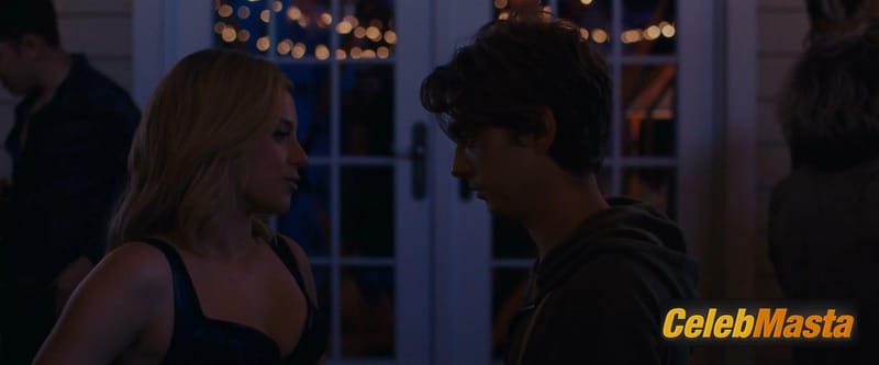 Photo Gallery: Lili Reinhart in Chemical Hearts photo 2