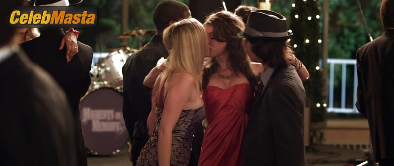 Photo Gallery: Sarah Hyland in Date And Switch photo 2