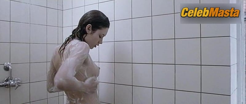 Photo Gallery: Olga Kurylenko in The Ring Finger photo 1