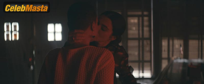 Photo Gallery: Rachel Weisz in Dead Ringers photo 2