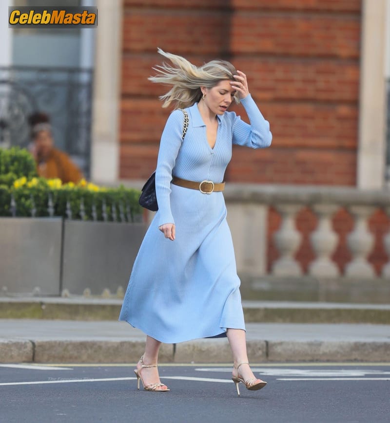 Mollie King Photos: Sexy Stuns In Blue As She Arrives At Bbc Radio One Studio photo 3