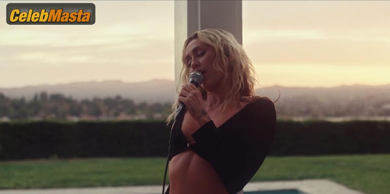Miley Cyrus Photo Set: Endless Summer Vacation (backyard Sessions) photo 4