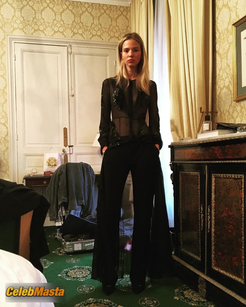 Sasha Luss Photo Gallery: Small Tits At The Amfar Paris Dinner At The Peninsula Hotel photo 3