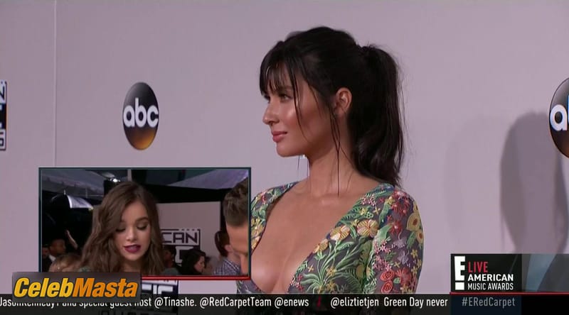 Olivia Munn Photo Collection from E! Live From The Red Carpet photo 2
