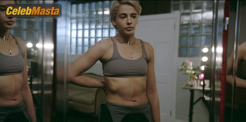 Naomi Scott Photo Collection from Smile 2 photo 2