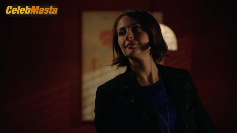 Willa Holland Photo Collection from Arrow photo 2