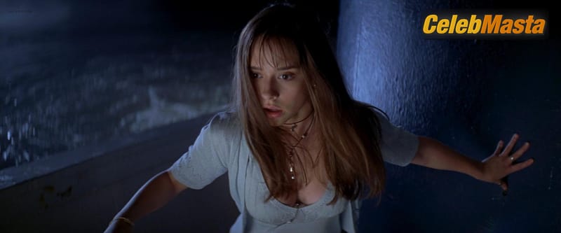 Sarah Michelle Gellar Scene Photos Gallery from I Know What You Did Last Summer photo 2