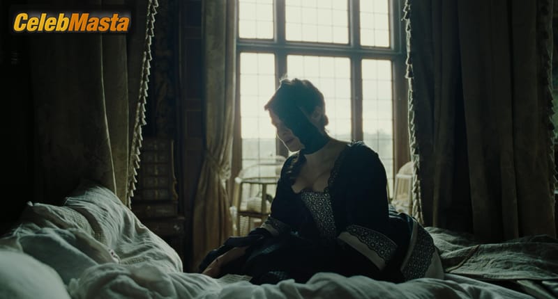 Photo Gallery: Rachel Weisz in The Favourite photo 2