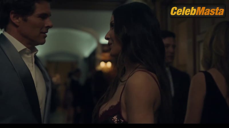 Olivia Munn Scene Photos Gallery from Your Friends & Neighbors photo 3