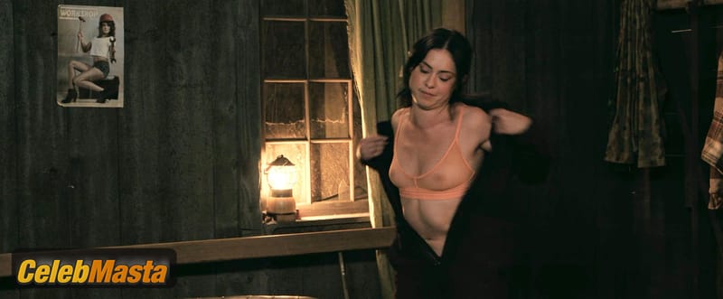 Photo Gallery: Rosa Salazar in Play Dirty photo 2