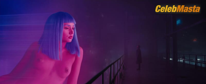 Ana de Armas Pics from the Set of Blade Runner 2049 photo 4