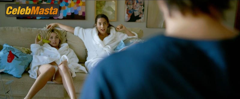 Photo Gallery: Ana de Armas in Knock Knock photo 4
